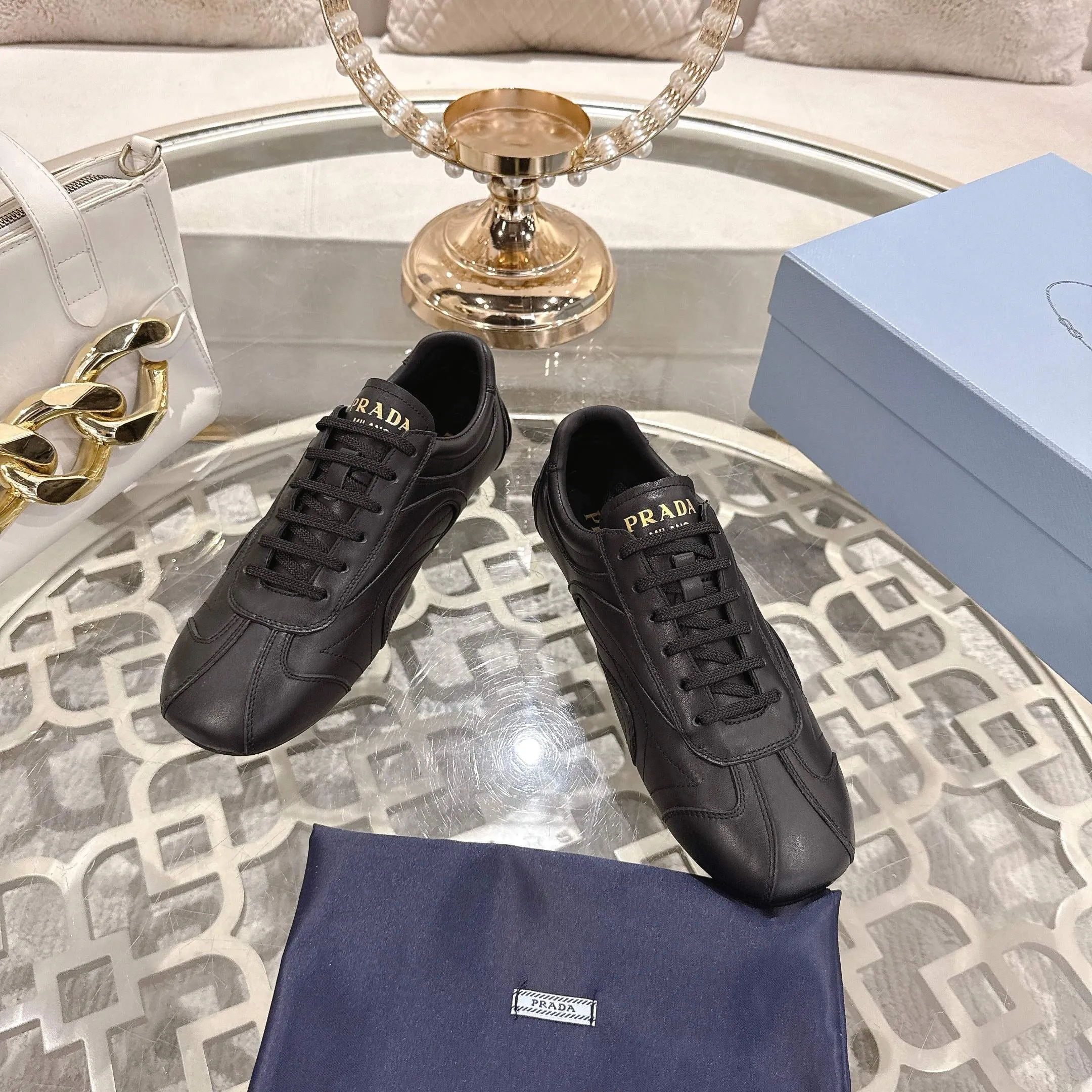 P600. PRADA for couples, casual shoes for couples, originally developed 1:1, made of imported cowhide, silk sheepskin lining, rubber outsole, comfortable and soft on the feet, size for women: 35 to 41. Male 38 to 45,